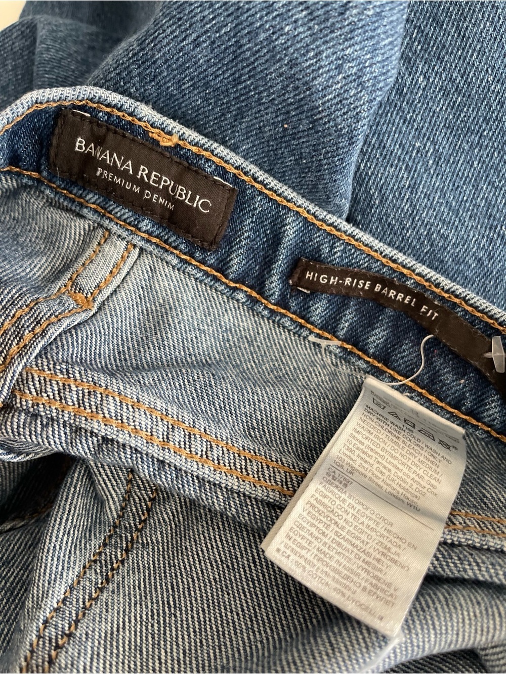 Banana Republic Barrel Fit Jeans - Picture 5 of 7